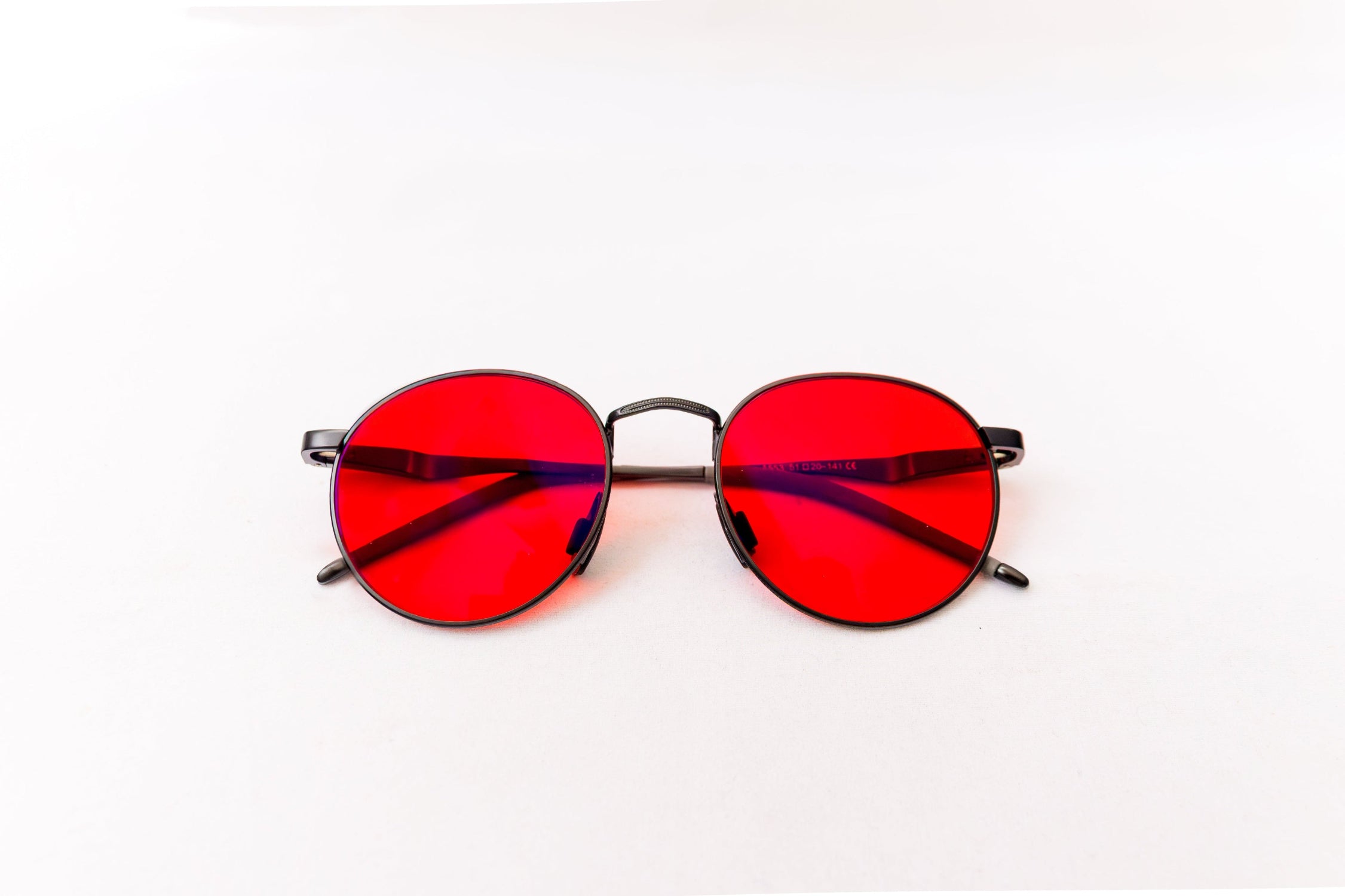 Lentes rojos modelo Astra