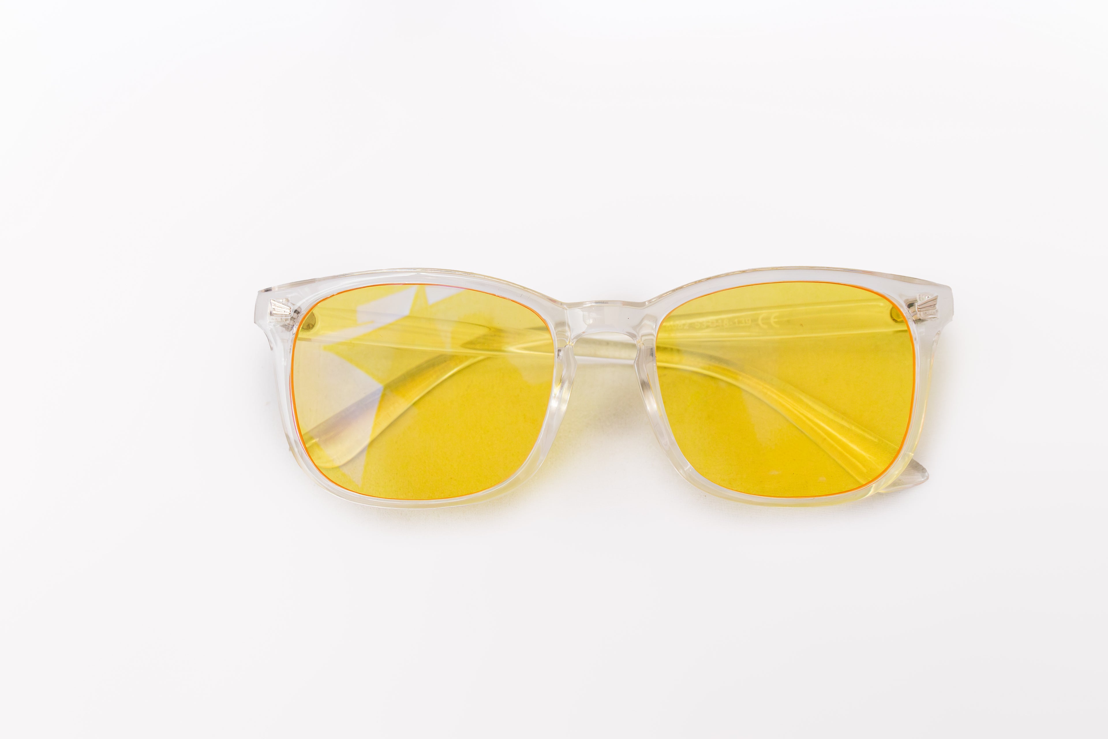 Lentes amarillos modelo Logos